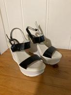 Aparte zwart witte lakleren pumps sleehak van By Oni, mt 39, Pumps, Verzenden, Zwart, By Oni