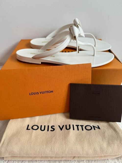 Louis Vuitton slippers, Kleding | Dames, Schoenen, Gedragen, Slippers, Wit, Ophalen of Verzenden