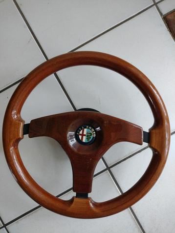 Alfa Romeo Houten Stuurwiel Klassiek beschikbaar voor biedingen