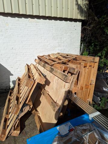 GRATIS Pallets  beschikbaar voor biedingen