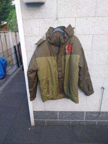 Te koop winterpak voor vissers beschikbaar voor biedingen
