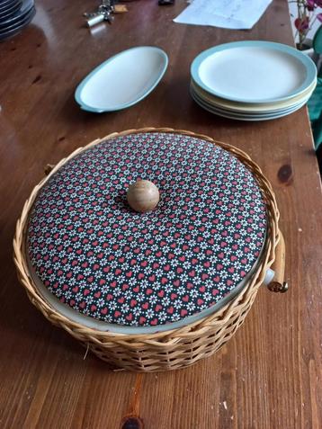 Vintage naaimandje beschikbaar voor biedingen