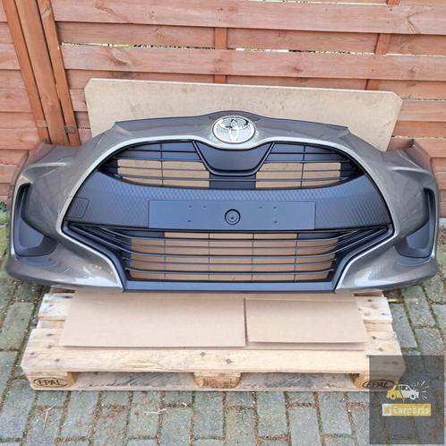 VOORBUMPER TOYOTA YARIS IV 20-24R - KLEUREN, Auto-onderdelen, Carrosserie en Plaatwerk, Bumper, Toyota, Gebruikt, Ophalen of Verzenden