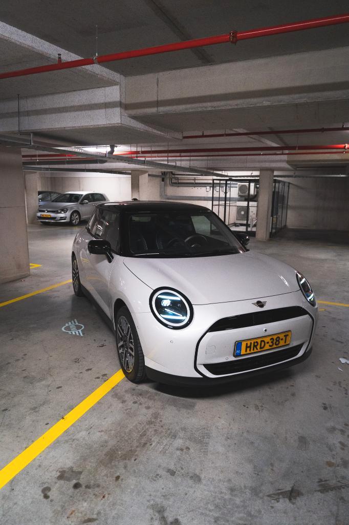 Mini Cooper E 180pk 2025 Wit | Private lease overname, Auto's, Mini, Particulier, Cooper, 360° camera, ABS, Achteruitrijcamera