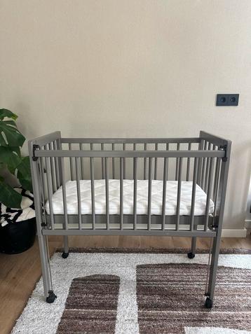 Petite Amélie Co-sleeper / Wiegje + Matras beschikbaar voor biedingen