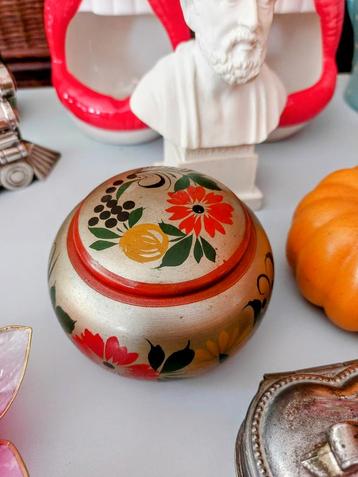 Handgeschilderd Folklore Doosje USSR  beschikbaar voor biedingen