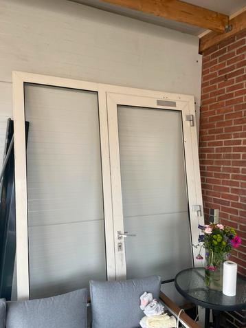 Kozijn deur dubbel glas beschikbaar voor biedingen