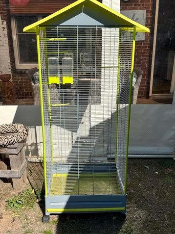 Een nieuwe verrijdbare voiliere beschikbaar voor biedingen
