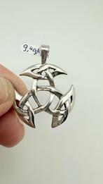 Mooie oude Engelse hanger. Breed: 3,1 cm, Gebruikt, Ophalen of Verzenden, Kruis of Symbool, Zilver