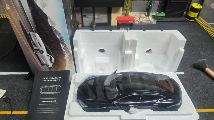 Tesla Model 3 schaalmodel 1:18, Hobby en Vrije tijd, Modelauto's | 1:18, Ophalen of Verzenden