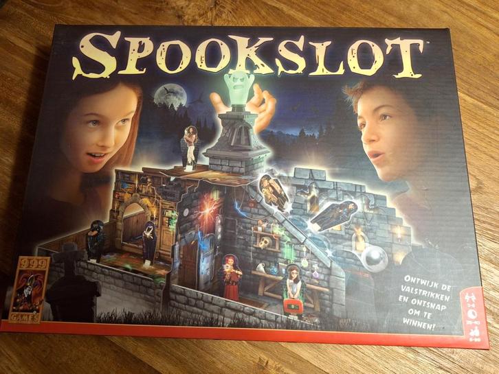 Spookslot Bordspel - 999 Games, Hobby en Vrije tijd, Gezelschapsspellen | Bordspellen, Zo goed als nieuw, Drie of vier spelers