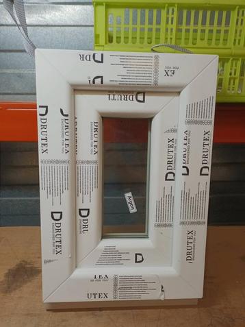 Kunststof Draaikiep kozijn  b34 x h50 cm Wit  -2385- beschikbaar voor biedingen