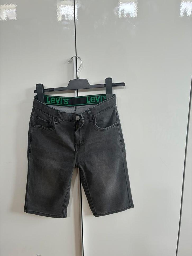 Korte broek van Levi’s maat 158, Kleding | Heren, Spijkerbroeken en Jeans, Zo goed als nieuw, Blauw, Ophalen of Verzenden