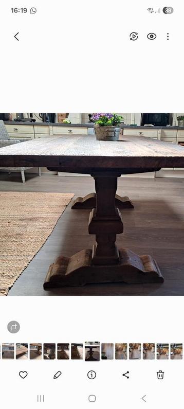 Prachtige landelijke tafel met stoelen  beschikbaar voor biedingen