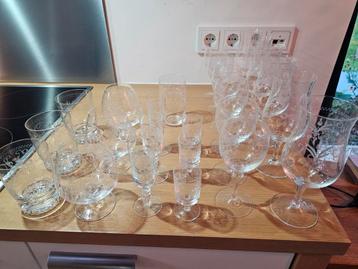 Theresienthal handgegraveerde glazen. Grote set  beschikbaar voor biedingen
