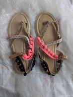 Leuke dames sandalen, plat, Slippers, Beige, Ophalen of Verzenden, Zo goed als nieuw