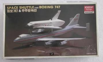 Academy Minicraft Space Shuttle and Boeing 747 schaal 1:288. beschikbaar voor biedingen