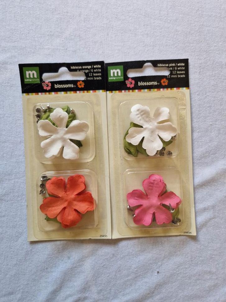 2x Making Memories Hibiscus Bloemen - Nieuw!, Hobby en Vrije tijd, Scrapbooking, Nieuw, Versiering of Embellishment, Overige merken