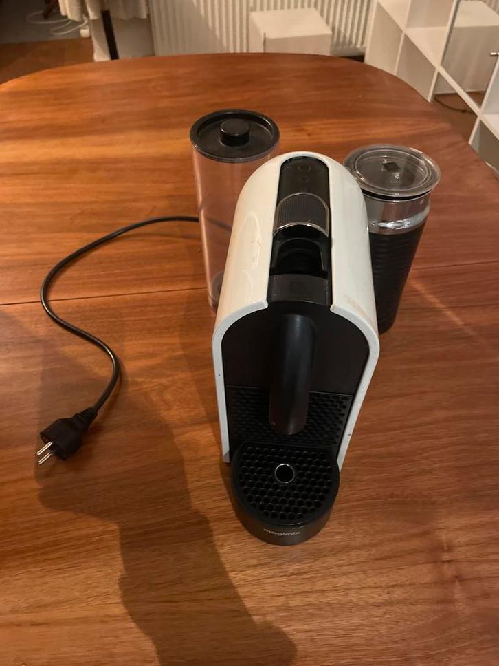 Nespresso U Magimix + Aeroccino Wit, Witgoed en Apparatuur, Koffiezetapparaten, Zo goed als nieuw, Koffiepads en cups, Espresso apparaat
