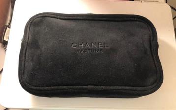 Chanel pouch black velvet beschikbaar voor biedingen