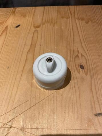 vintage schakelaar porselein beschikbaar voor biedingen