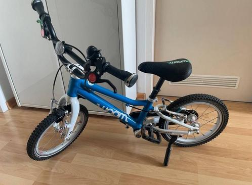 Woom 2 kinderfiets blauw, Fietsen en Brommers, Fietsen | Kinderfietsjes, Zo goed als nieuw, Minder dan 16 inch, Ophalen of Verzenden