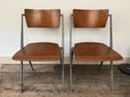 Ahrend de Cirkel WIM RIETVELD pyramide stoel kersen fineer, Huis en Inrichting, Stoelen, Ophalen, Gebruikt, Twee, Bruin