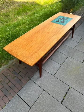 Van Teeffelen coffeetable  beschikbaar voor biedingen
