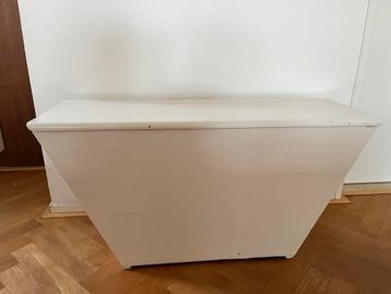 Houten kist wit beschikbaar voor biedingen