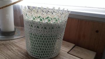 bloempot met kantenhouder brocante beschikbaar voor biedingen