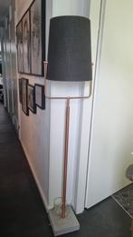 Mooie roze goud lamp met bruine kap, Huis en Inrichting, Lampen | Vloerlampen, Ophalen, Gebruikt, Minder dan 100 cm