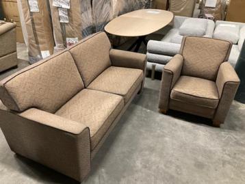 2 zitsbank en fauteuil stof bruin SAMEN € 165 beschikbaar voor biedingen