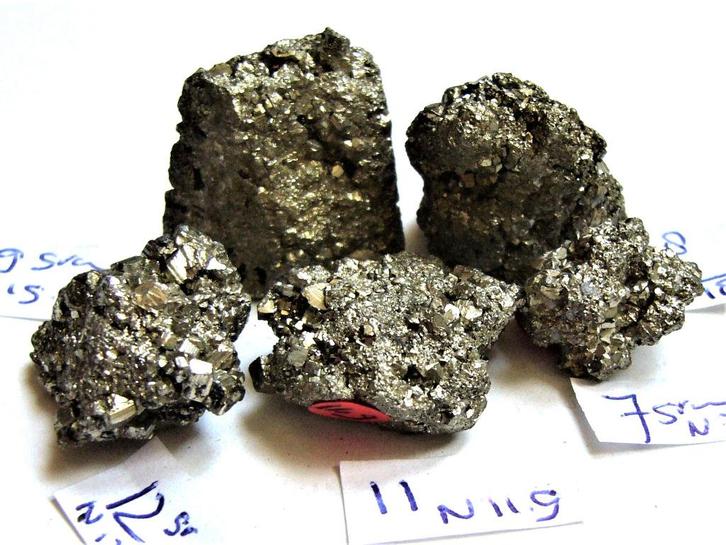 pyriet foto1= 3,00 fools gold 66g idioten goud of piriet 11g, Verzamelen, Mineralen en Fossielen, Mineraal, Ophalen of Verzenden