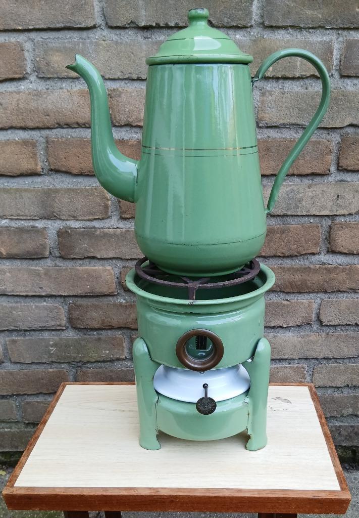 VINTAGE EMAILLE PETROLEUMSTEL MET KOFFIEKAN JAREN 50, Antiek en Kunst, Antiek | Emaille, Ophalen