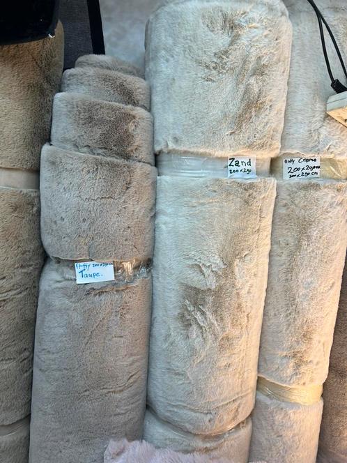 Tapijt vloerkleed hoogpolig, Huis en Inrichting, Stoffering | Tapijten en Kleden, Nieuw, 150 tot 200 cm, 200 cm of meer, Rechthoekig