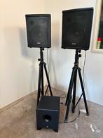 Yamaha Speakers incl standaards en subwoofer, Muziek en Instrumenten, Versterkers | Keyboard, Monitor en PA, Ophalen of Verzenden