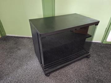 TV-kastje beschikbaar voor biedingen