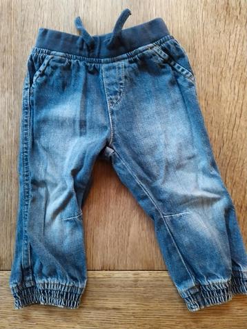 Erg fijn spijkerbroekje voor baby beschikbaar voor biedingen