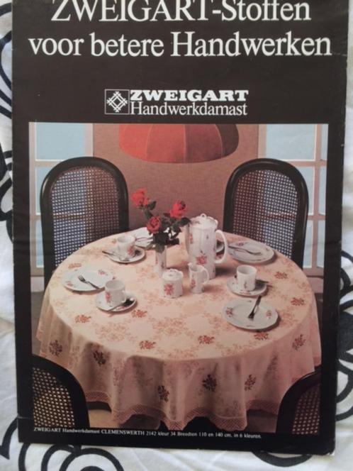folder zweigart-stoffen voor betere handwerken, Boeken, Catalogussen en Folders, Gelezen, Ophalen of Verzenden