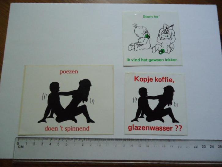 sticker oud Humor scheef vintage kermis retro strip 3x, Verzamelen, Stickers, Zo goed als nieuw, Bedrijf of Vereniging, Verzenden