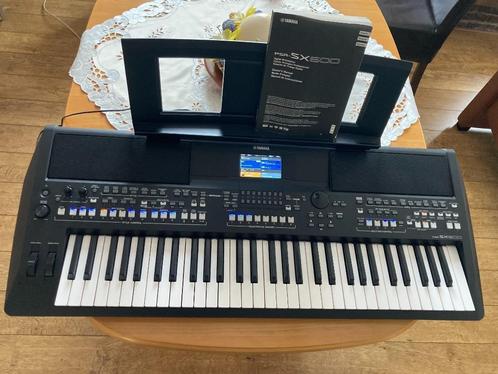 Yamaha PSR SX600, Muziek en Instrumenten, Keyboards, Zo goed als nieuw, 61 toetsen, Yamaha, Aanslaggevoelig, Midi-aansluiting