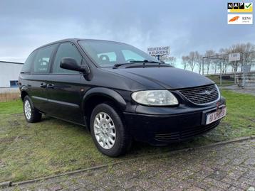 Chrysler Voyager 2.4i SE // 7 persoons // airco // apk // beschikbaar voor biedingen