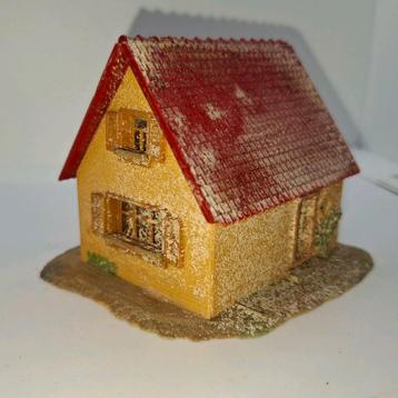 Huisje met in de sneeuw in ho beschikbaar voor biedingen