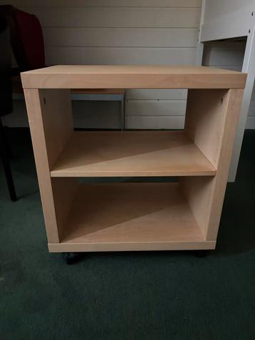 2x Houten kastje met wieltjes beschikbaar voor biedingen