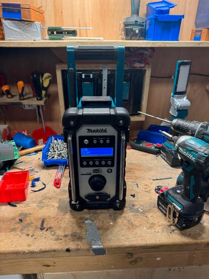 Makita dmr110n bouwradio/radio, Audio, Tv en Foto, Radio's, Zo goed als nieuw, Bouwradio, Ophalen of Verzenden