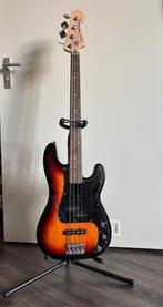 Squier basgitaar + Fender versterker set, Muziek en Instrumenten, Snaarinstrumenten | Gitaren | Bas, Ophalen, Zo goed als nieuw