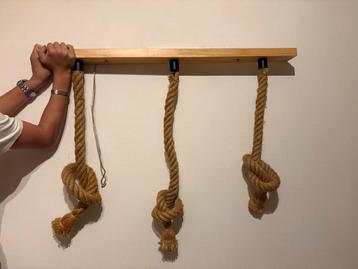 Unieke Houten Lamp met Touw Design beschikbaar voor biedingen