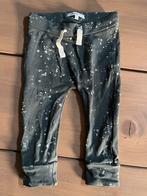 Donkergrijs broekje baby 62 met print Noppies joggingbroekje, Kinderen en Baby's, Babykleding | Maat 62, Broekje, Zo goed als nieuw