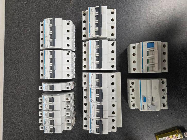 Diverse hager automaten, Hobby en Vrije tijd, Elektronica-componenten, Zo goed als nieuw, Ophalen of Verzenden