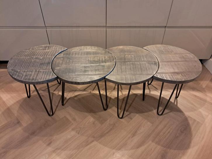 Industriële set van 4 bijzettafels – mangohout & metaal, Huis en Inrichting, Tafels | Bijzettafels, Gebruikt, Rond, Minder dan 45 cm